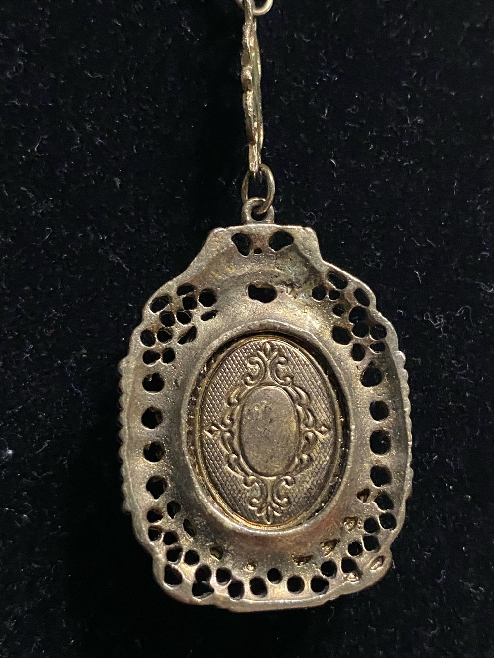 Vintage Gold Cameo Pendant Necklace - Picture 3 of 4